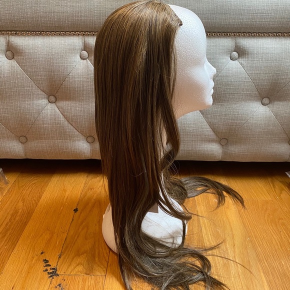 NWT V-Weft Blonde Extension Wig - Picture 4 of 10